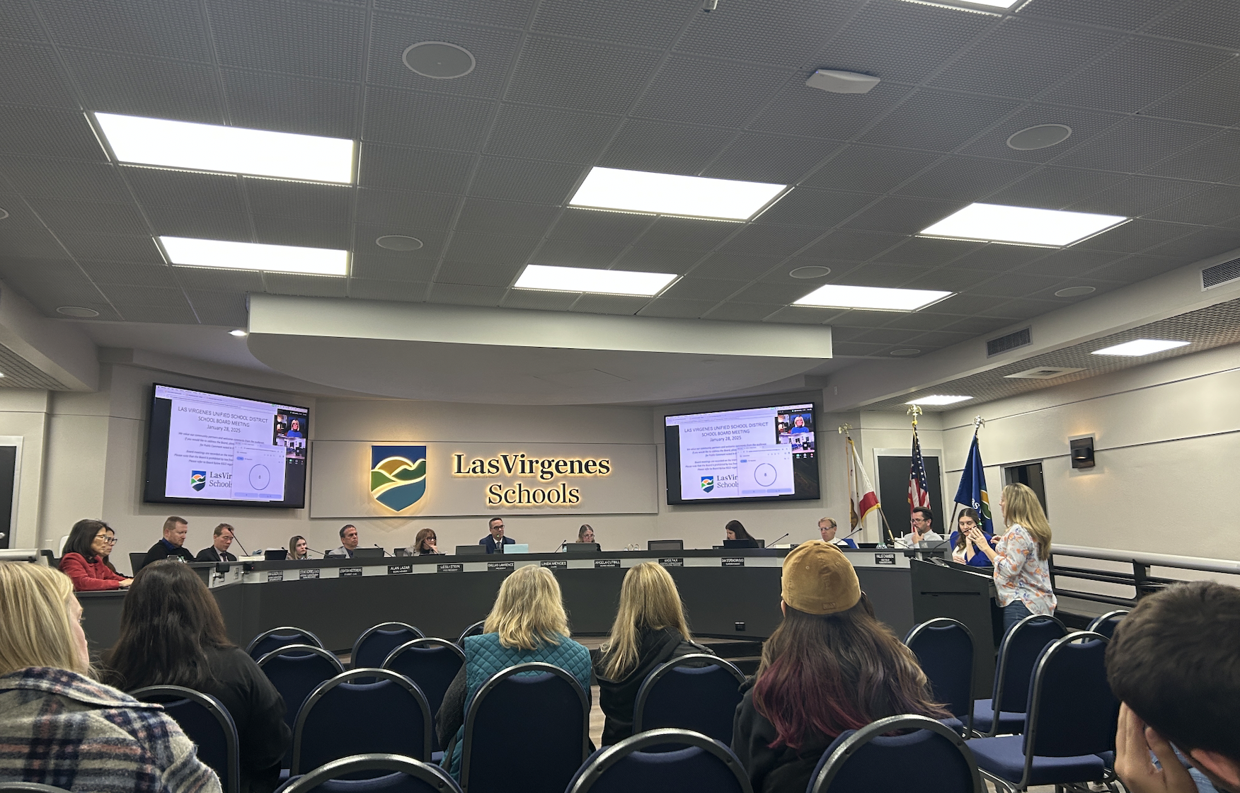 LVUSD board passes phone ban